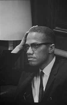 Malcolm X waits at Martin Luther King press conference